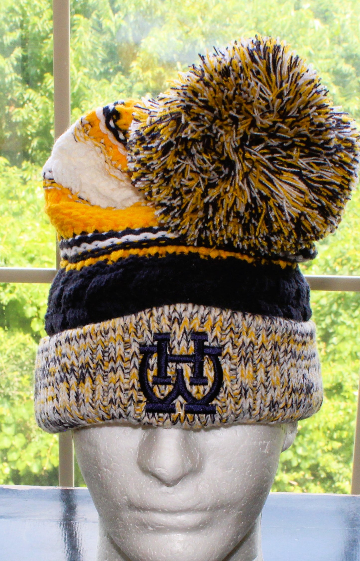 WH Pom Pom Hat